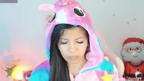 sweet_dania_ online show from January 19, 4:16 am