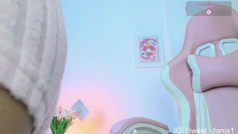 sweet_dania_ online show from February 3, 12:20 am
