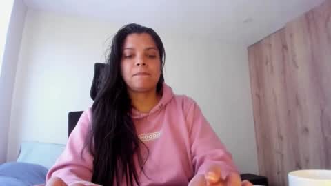 Kendra online show from March 18, 2:09 pm