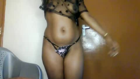 Snapshot of sweet_ebony001 chatting on June 22, 4:53 am sweet_ebony001 online show from June 22, 4:53 am