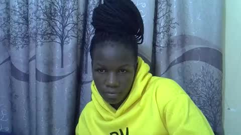 Snapshot of sweet_elisa001 chatting on April 28, 2:27 am Edah online show from April 28, 2:27 am