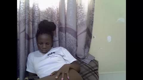 Snapshot of sweet_elisa001 chatting on May 18, 9:15 am Edah online show from May 18, 9:15 am