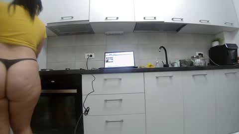 Snapshot of sweet_ella chatting on January 26, 8:23 pm           online show from January 26, 8:23 pm