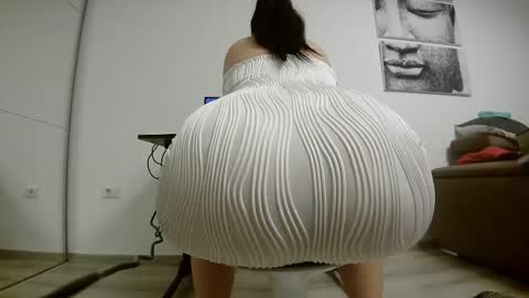 Snapshot of sweet_ella chatting on February 20, 5:23 am           online show from February 20, 5:23 am