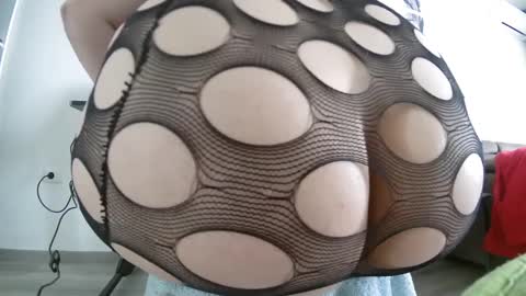 Snapshot of sweet_ella chatting on February 26, 10:15 am           online show from February 26, 10:15 am