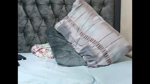 Snapshot of sweet_ellam chatting on February 5, 8:02 pm Ellam online show from February 5, 8:02 pm