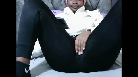 Snapshot of sweet_ellam chatting on February 17, 3:29 pm Ellam online show from February 17, 3:29 pm