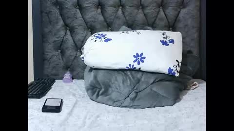 Snapshot of sweet_ellam chatting on February 23, 10:23 am Ellam online show from February 23, 10:23 am