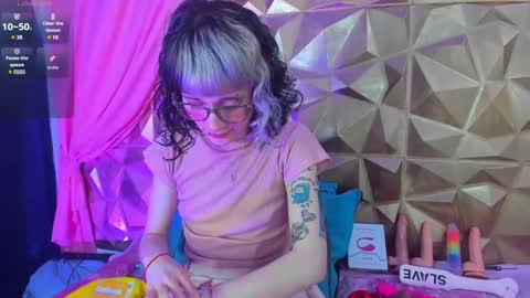  emmili  online show from March 10, 3:20 pm