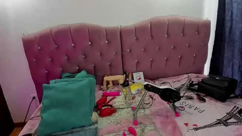  emmili  online show from October 22, 12:05 pm