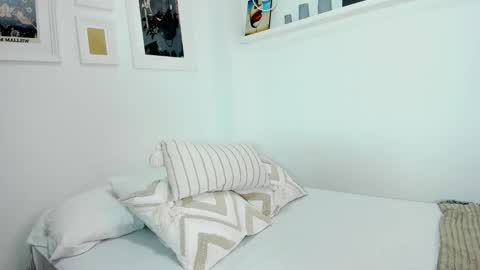 Snapshot of sweet_fantasybbye chatting on November 18, 8:24 pm Miss Thang online show from November 18, 8:24 pm