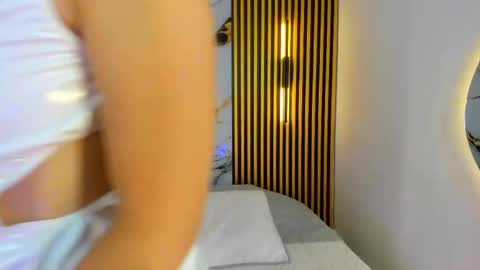sweet_flame_ online show from October 2, 8:27 pm