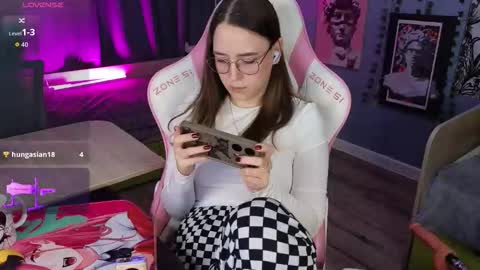 Alice online show from November 28, 4:15 am