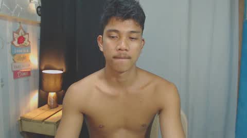 sweet_guyxx online show from January 19, 3:21 pm