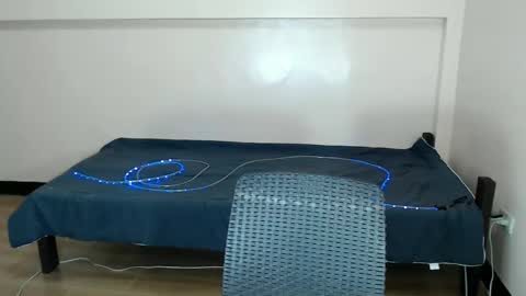 sophia daisy  online show from February 5, 1:37 am