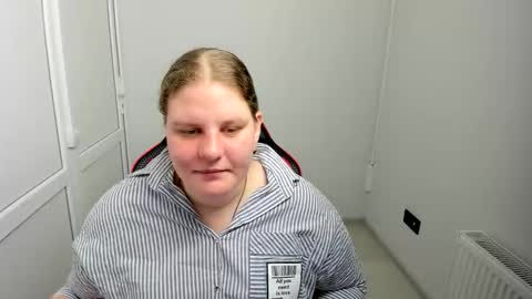 Snapshot of sweet_karla_la chatting on May 8, 6:52 am Karla online show from May 8, 6:52 am