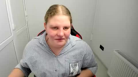 Snapshot of sweet_karla_la chatting on May 17, 7:28 am Karla online show from May 17, 7:28 am
