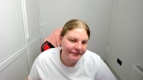 Snapshot of sweet_karla_la chatting on May 24, 9:47 am Karla online show from May 24, 9:47 am