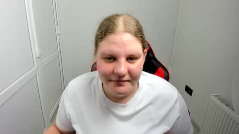 Snapshot of sweet_karla_la chatting on May 29, 10:24 am Karla online show from May 29, 10:24 am
