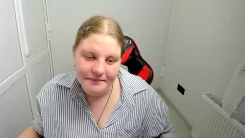 Snapshot of sweet_karla_la chatting on June 2, 3:14 pm Karla online show from June 2, 3:14 pm