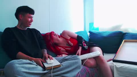 Help me to reach 100 thumps up online show from February 1, 8:26 pm