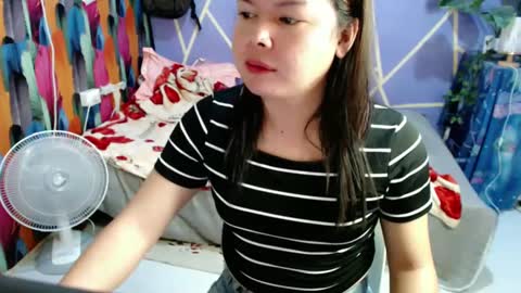 Snapshot of sweet_kendallxxxx chatting on December 24, 2:10 am Nicahhh online show from December 24, 2:10 am