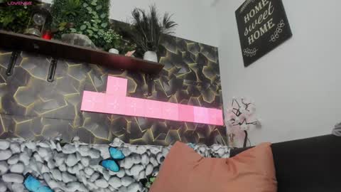 Snapshot of sweet_kitty2000 chatting on December 18, 12:40 pm Alesy online show from December 18, 12:40 pm