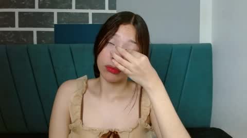 Snapshot of sweet_kitty_05 chatting on April 13, 12:05 am sweet_kitty_05 online show from April 13, 12:05 am