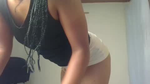 Snapshot of sweet_likey chatting on November 30, 8:51 am sweet likey online show from November 30, 8:51 am