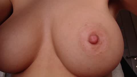 Snapshot of sweet_lil_thing chatting on November 11, 7:41 am Jen online show from November 11, 7:41 am