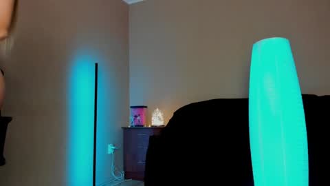 Snapshot of sweet_lil_thing chatting on November 20, 6:24 am Jen online show from November 20, 6:24 am