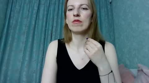 sweet_lilbunny online show from February 10, 5:39 pm