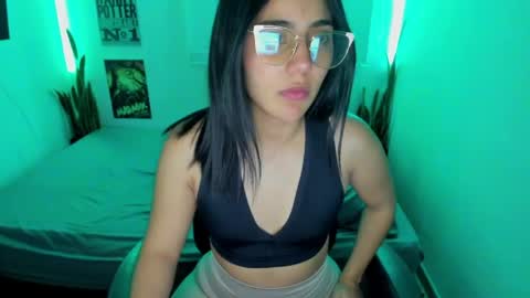 Snapshot of sweet_lina1 chatting on April 29, 10:38 pm Lina online show from April 29, 10:38 pm