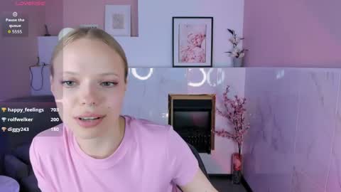 Snapshot of sweet_lucile chatting on May 25, 1:55 am Lucy online show from May 25, 1:55 am