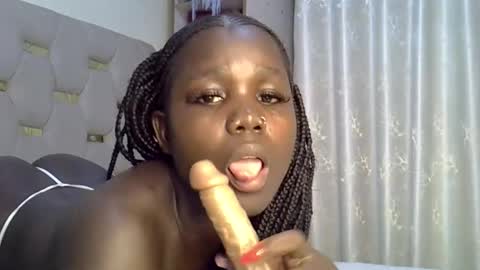 sweet_melodiyy online show from March 27, 7:13 pm