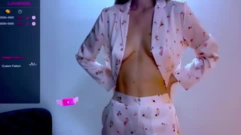 Mia online show from September 12, 5:13 pm