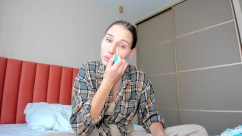 Snapshot of sweet_miss381 chatting on December 25, 5:37 am Sofi online show from December 25, 5:37 am