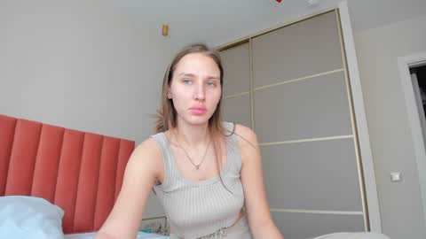 Snapshot of sweet_miss381 chatting on January 2, 6:18 am Sofi online show from January 2, 6:18 am