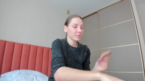 Snapshot of sweet_miss381 chatting on February 8, 4:25 am Sofi online show from February 8, 4:25 am