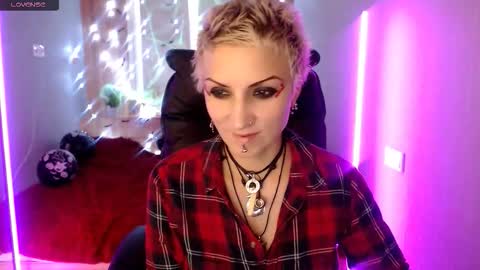 Snapshot of sweet_n_strong chatting on November 6, 8:15 am sweet_n_strong online show from November 6, 8:15 am