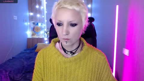 Snapshot of sweet_n_strong chatting on December 14, 8:30 am sweet_n_strong online show from December 14, 8:30 am