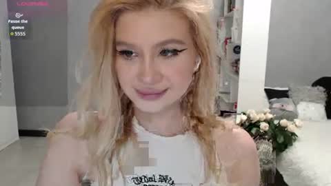 Snapshot of sweet_nicole_333 chatting on October 11, 8:57 am sweet_nicole_333 online show from October 11, 8:57 am
