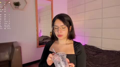 Snapshot of sweet_pay_ chatting on June 23, 1:42 pm Sweet online show from June 23, 1:42 pm