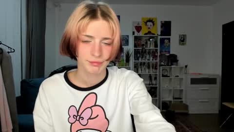 kira online show from March 17, 7:39 pm