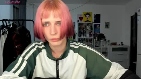 kira online show from April 15, 5:53 pm