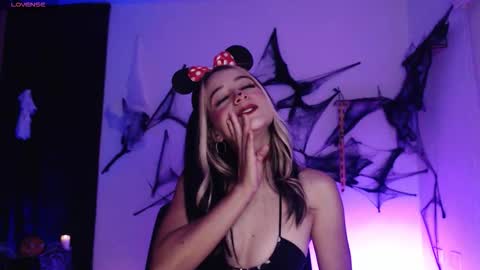 Snapshot of sweet_penny_ chatting on October 19, 9:26 pm Penny online show from October 19, 9:26 pm