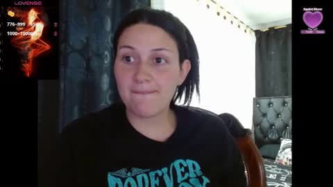 Snapshot of sweet_poison_666 chatting on June 4, 10:27 pm sweet_poison_666 online show from June 4, 10:27 pm