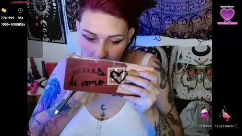 Snapshot of sweet_poison_666 chatting on July 23, 10:29 pm sweet_poison_666 online show from July 23, 10:29 pm