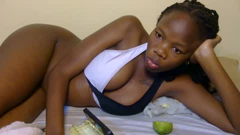 Snapshot of sweet_poppy2 chatting on July 15, 3:23 am poppy online show from July 15, 3:23 am