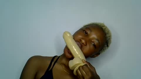 Snapshot of sweet_pussy04 chatting on June 27, 12:22 pm sweet girl online show from June 27, 12:22 pm
